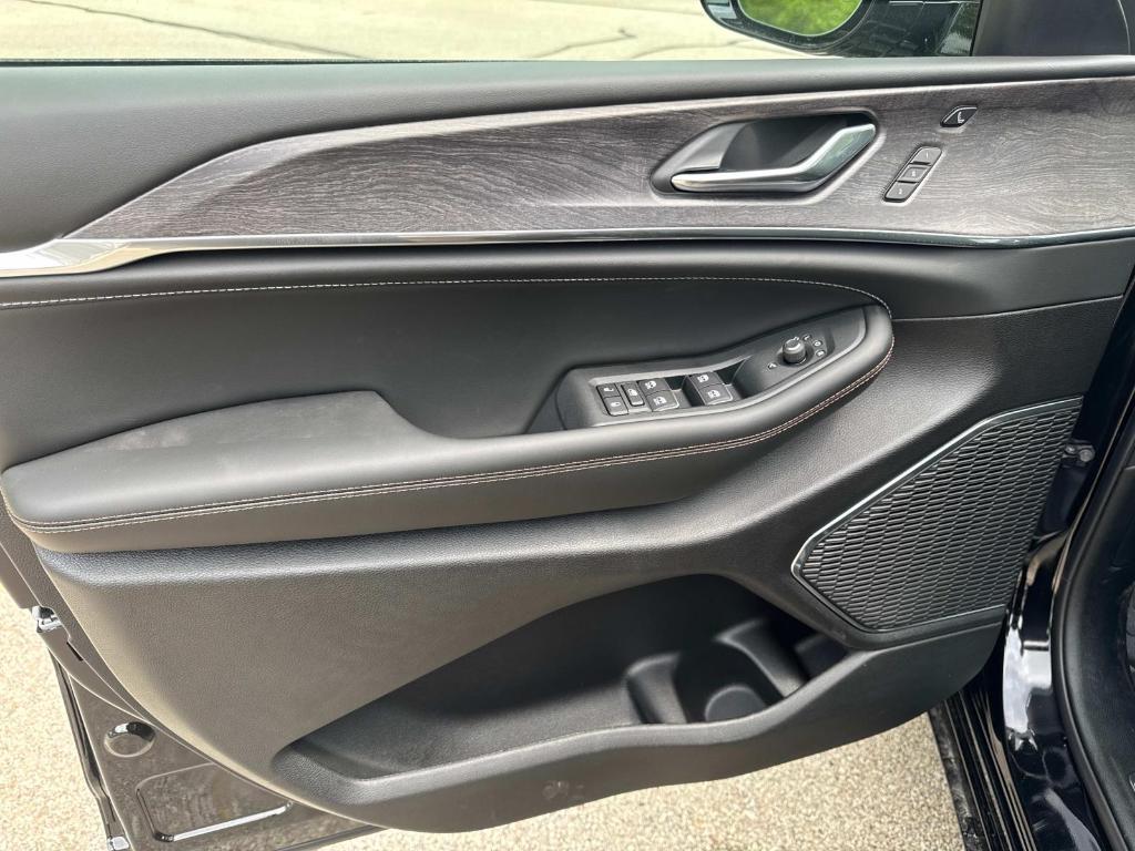 new 2025 Jeep Grand Cherokee car, priced at $57,851