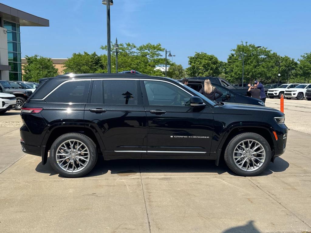 new 2025 Jeep Grand Cherokee car, priced at $57,855