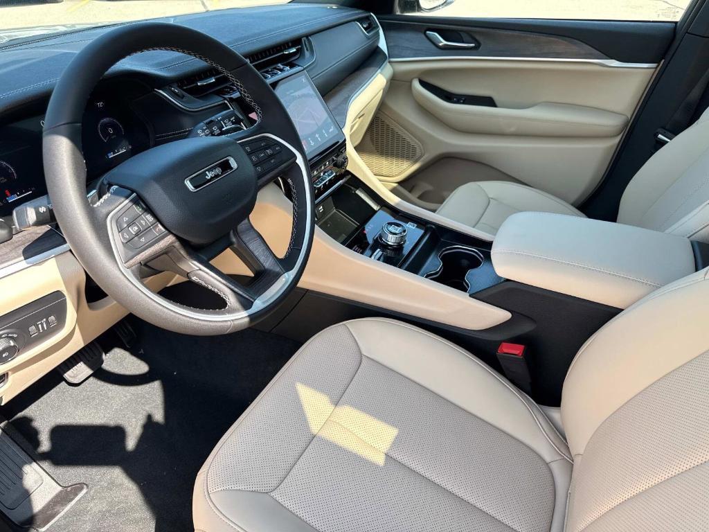 new 2025 Jeep Grand Cherokee car, priced at $51,796