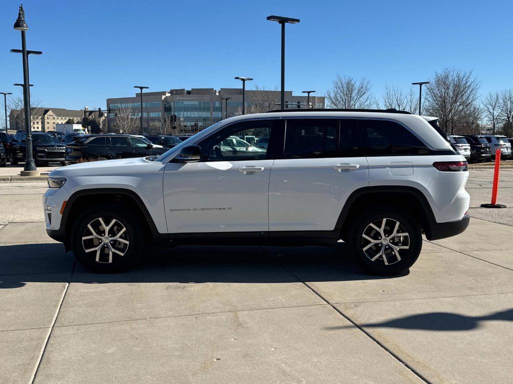 used 2024 Jeep Grand Cherokee car, priced at $39,992