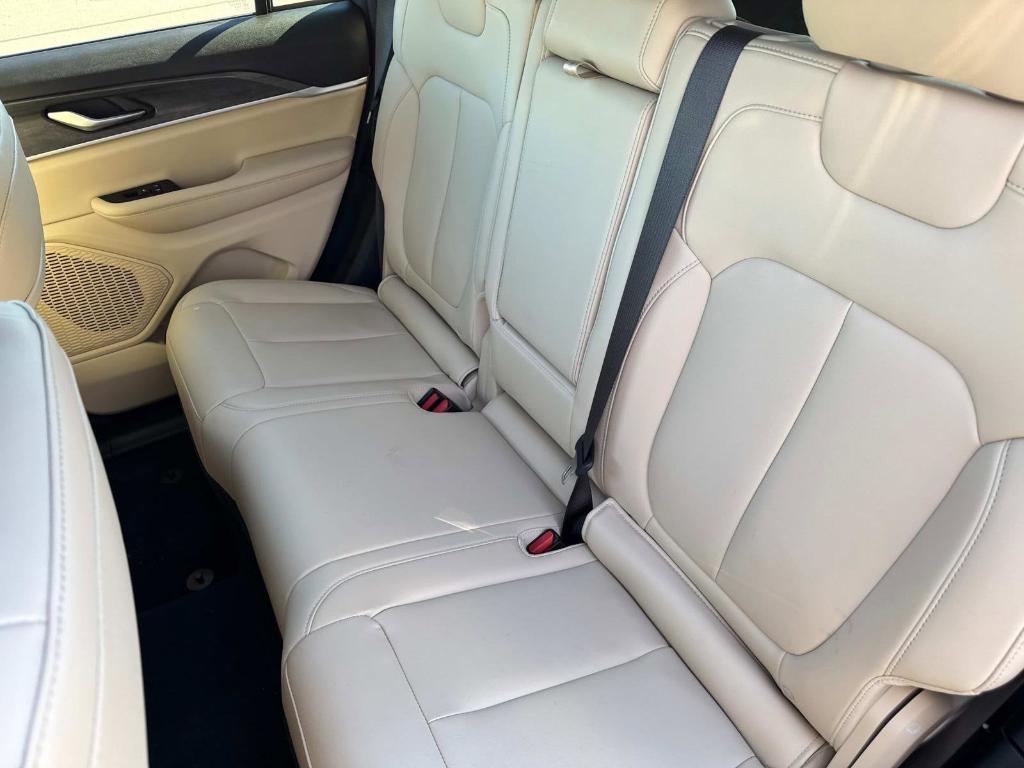 used 2024 Jeep Grand Cherokee car, priced at $39,992