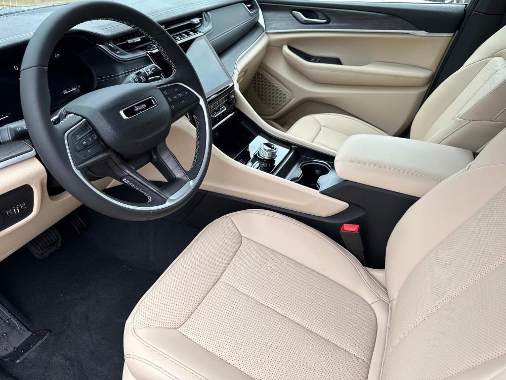 new 2025 Jeep Grand Cherokee car, priced at $52,796