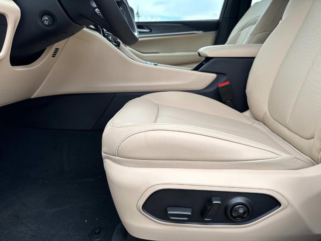 new 2025 Jeep Grand Cherokee car, priced at $52,796