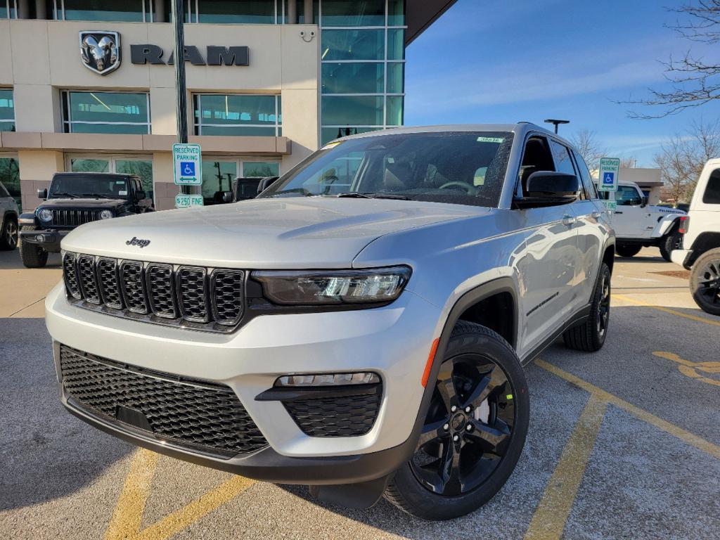 new 2025 Jeep Grand Cherokee car, priced at $48,366