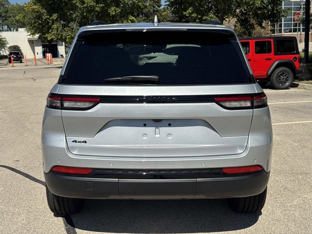 new 2025 Jeep Grand Cherokee car, priced at $44,210