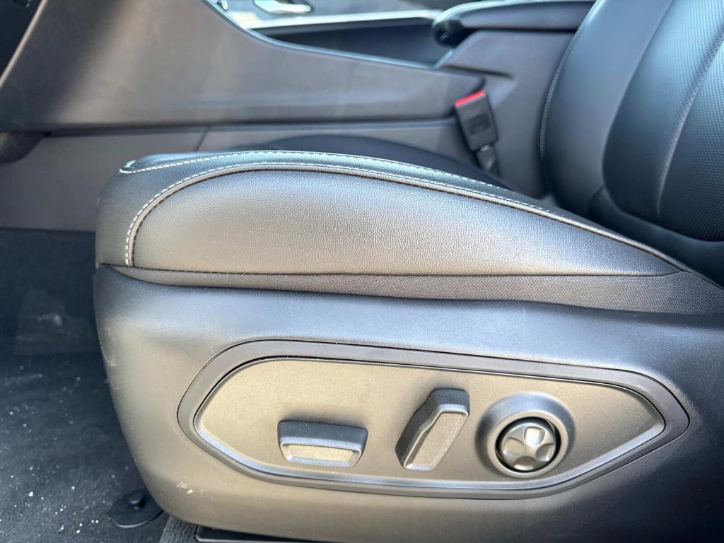 new 2025 Jeep Grand Cherokee car, priced at $51,001