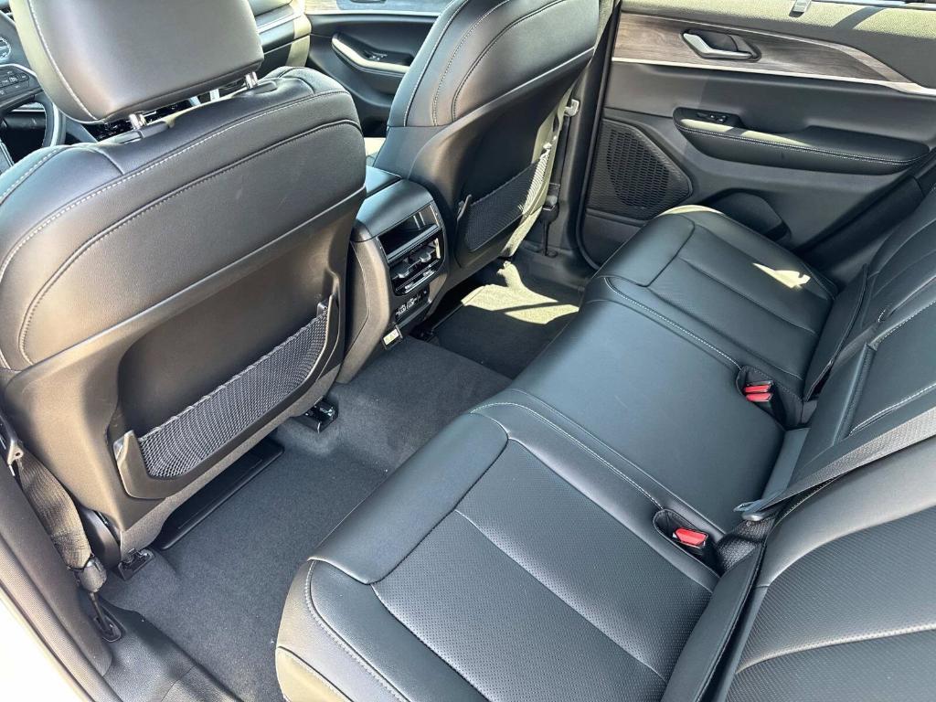 new 2025 Jeep Grand Cherokee car, priced at $51,001