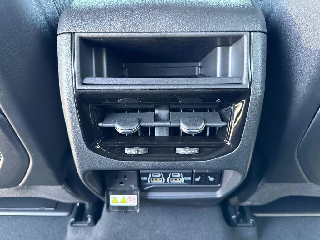 new 2025 Jeep Grand Cherokee car, priced at $51,001