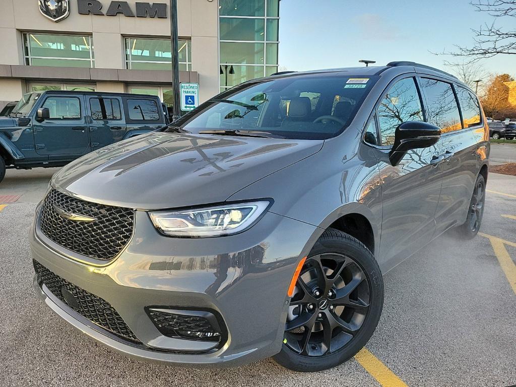 new 2025 Chrysler Pacifica car, priced at $50,637