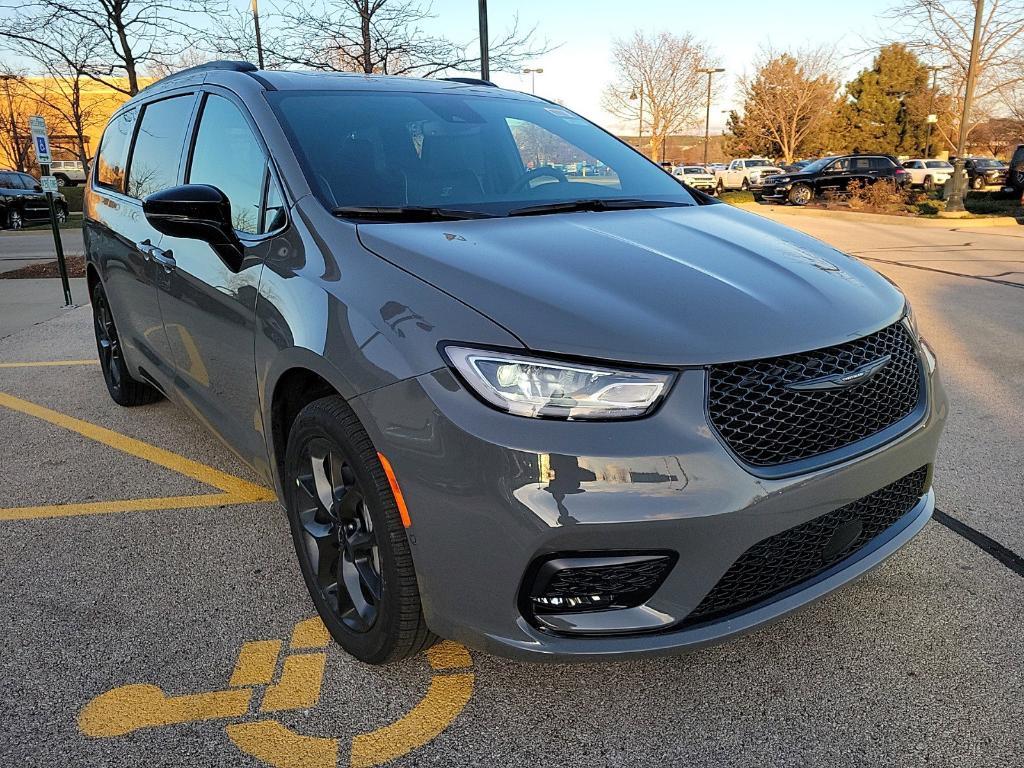 new 2025 Chrysler Pacifica car, priced at $50,637