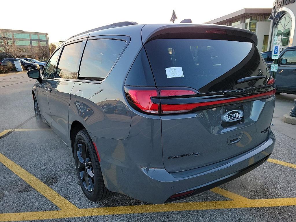 new 2025 Chrysler Pacifica car, priced at $50,637