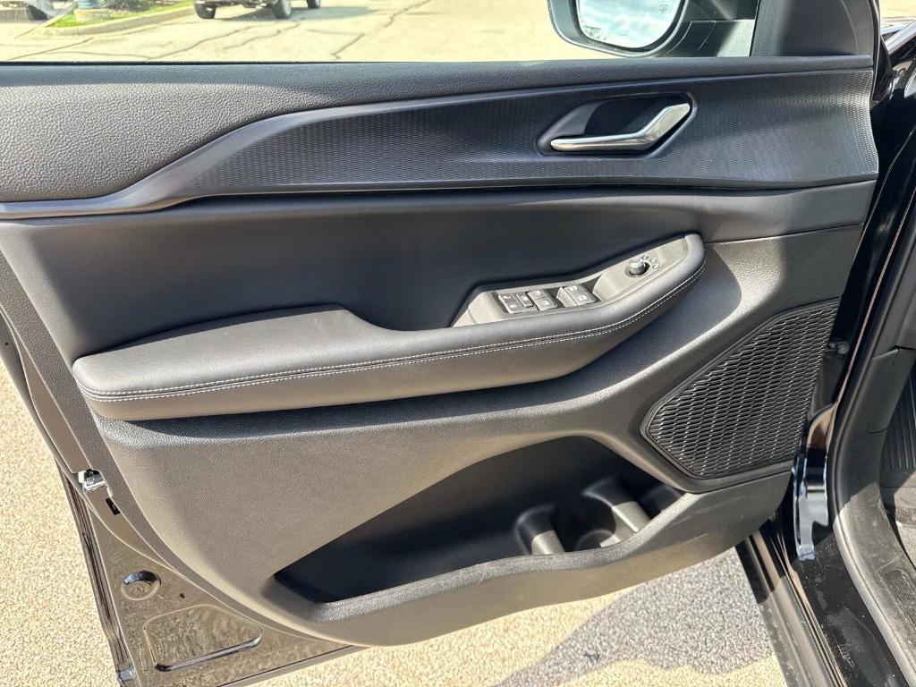 new 2025 Jeep Grand Cherokee L car, priced at $42,929