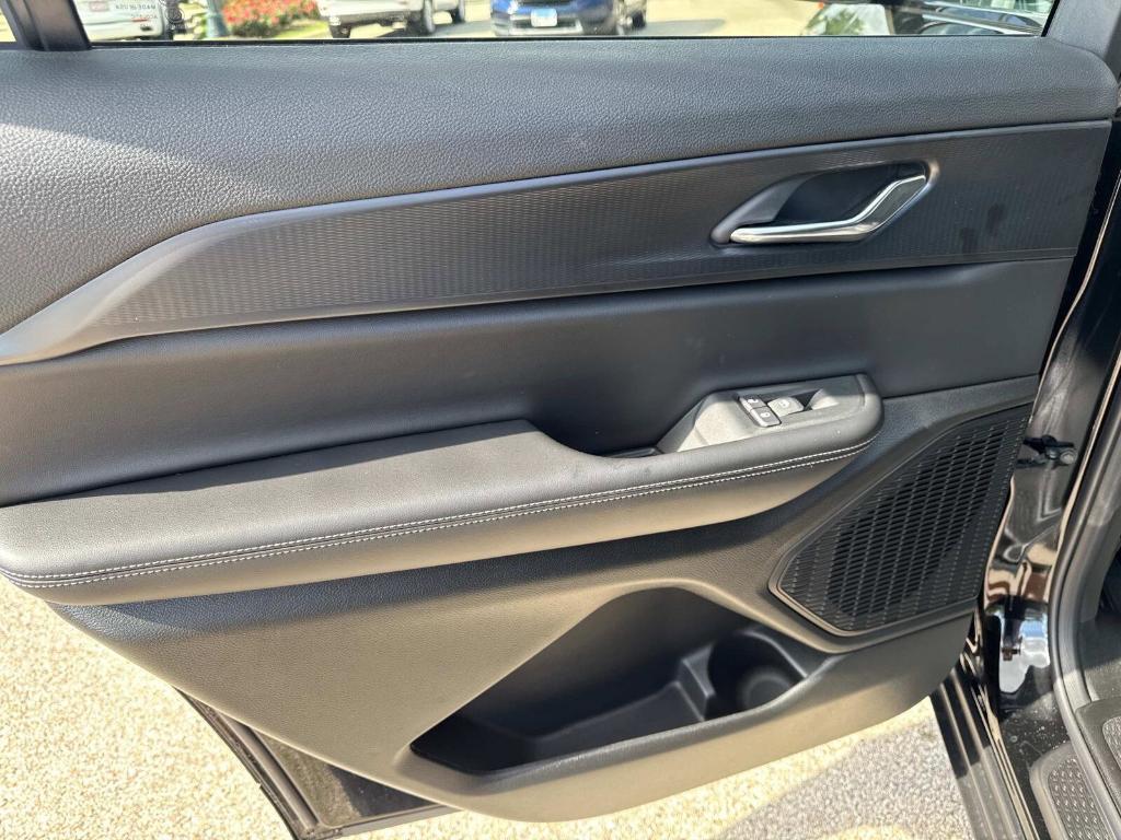 new 2025 Jeep Grand Cherokee L car, priced at $42,929