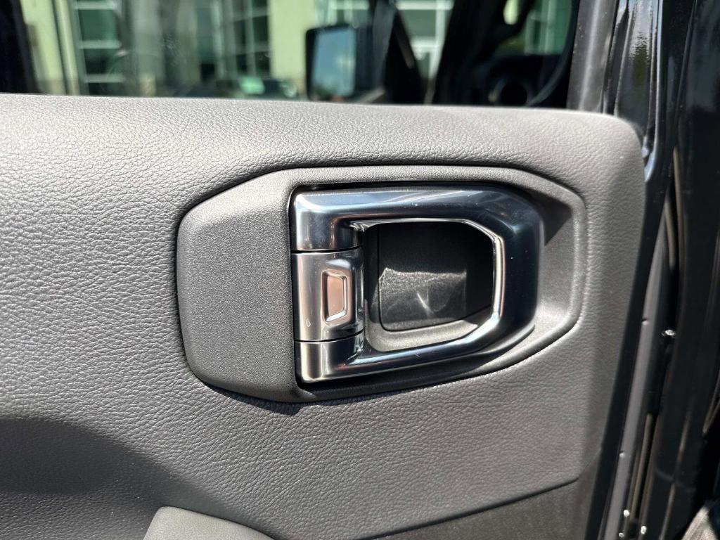 new 2025 Jeep Wrangler car, priced at $55,922