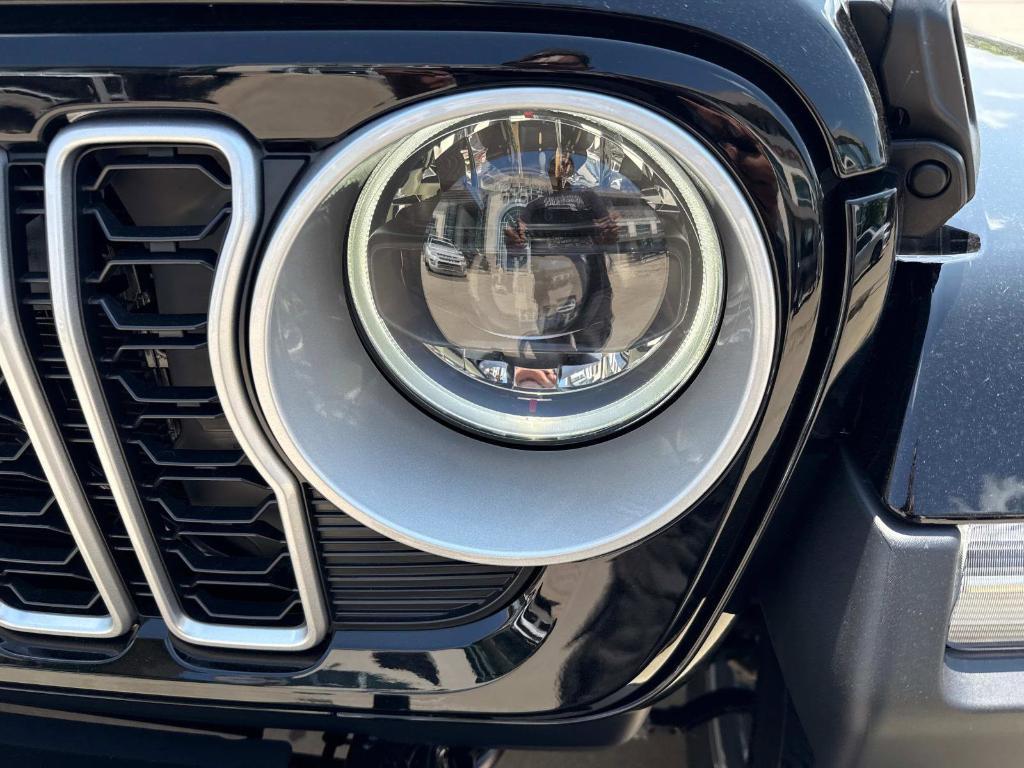 new 2025 Jeep Wrangler car, priced at $55,922