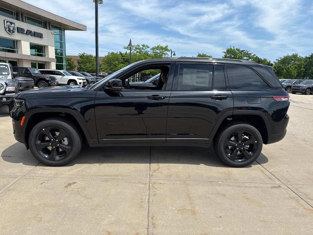 new 2025 Jeep Grand Cherokee car, priced at $51,796