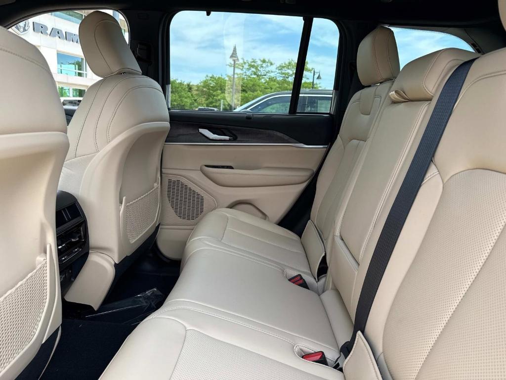 new 2025 Jeep Grand Cherokee car, priced at $51,796
