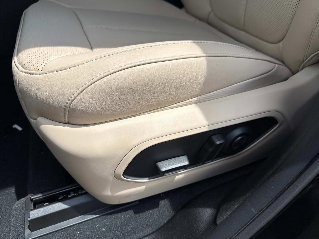 new 2025 Jeep Grand Cherokee car, priced at $51,796