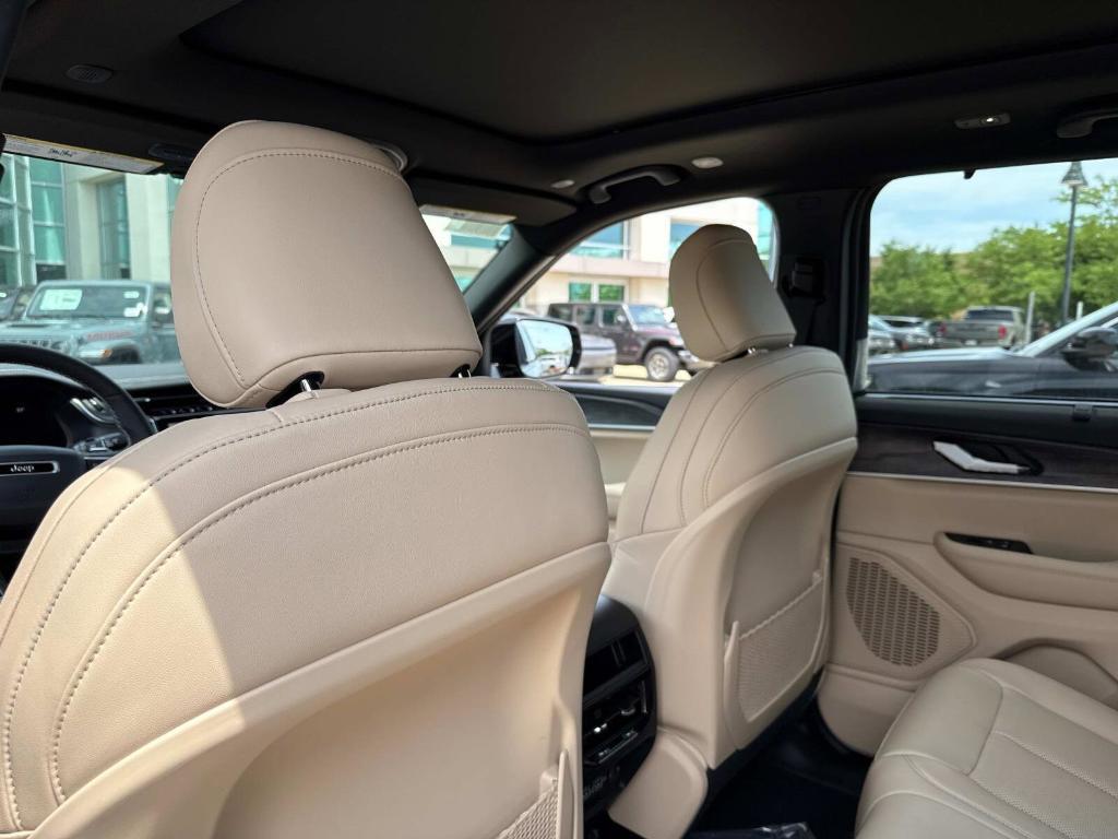 new 2025 Jeep Grand Cherokee car, priced at $51,796
