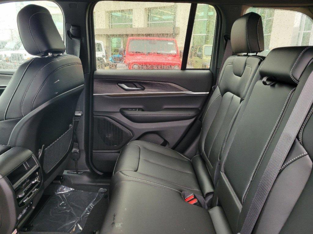 new 2025 Jeep Grand Cherokee car, priced at $46,592