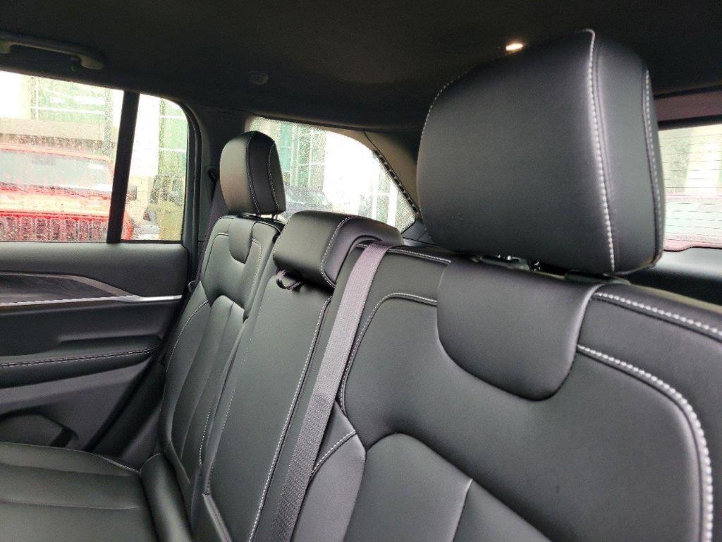 new 2025 Jeep Grand Cherokee car, priced at $46,592