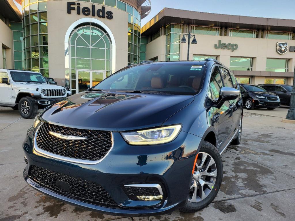 new 2025 Chrysler Pacifica Hybrid car, priced at $52,609