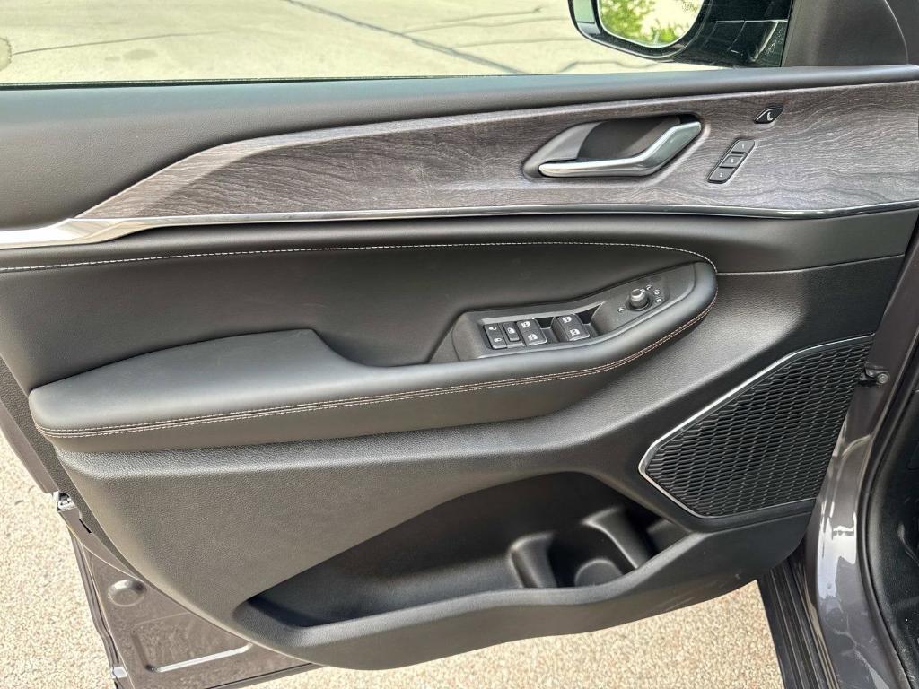 new 2025 Jeep Grand Cherokee L car, priced at $60,402