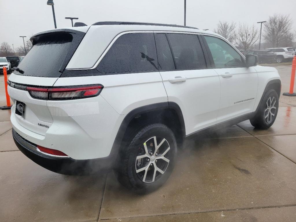 new 2025 Jeep Grand Cherokee car, priced at $50,565