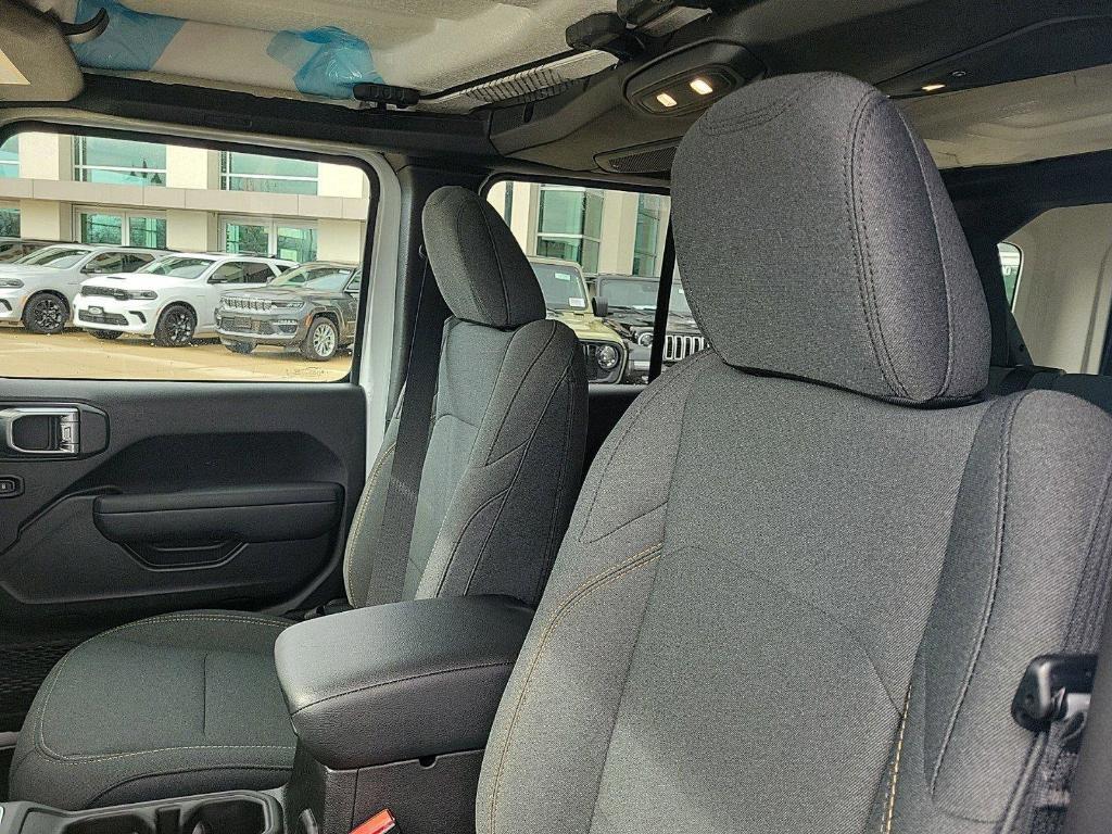 new 2025 Jeep Wrangler car, priced at $48,971