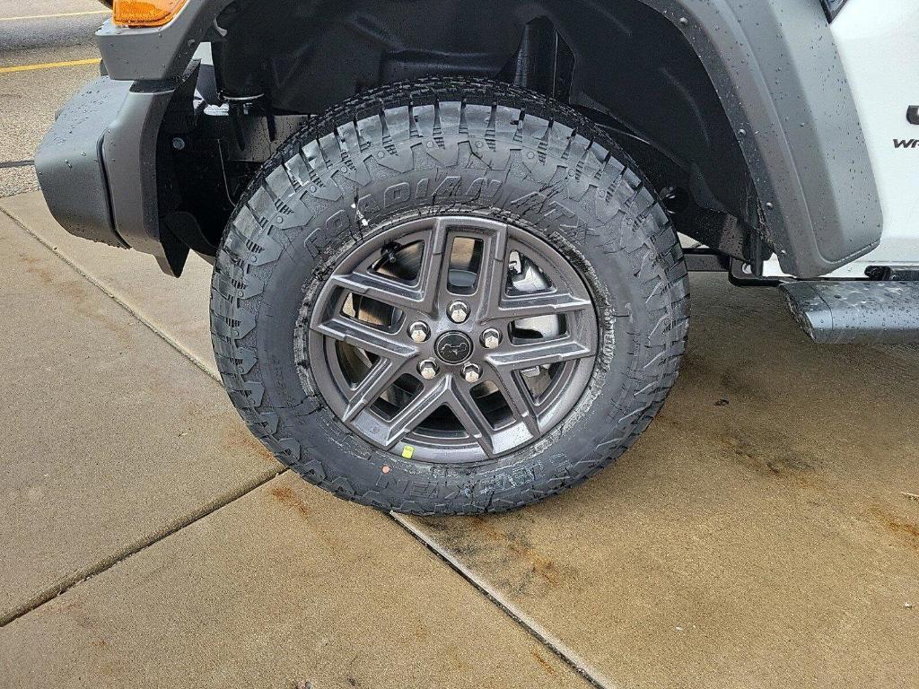 new 2025 Jeep Wrangler car, priced at $48,971