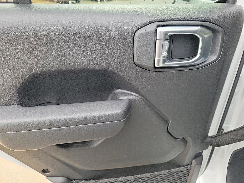 new 2025 Jeep Wrangler car, priced at $48,971