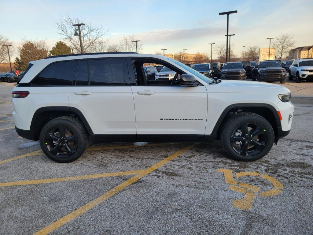 new 2025 Jeep Grand Cherokee car, priced at $47,831