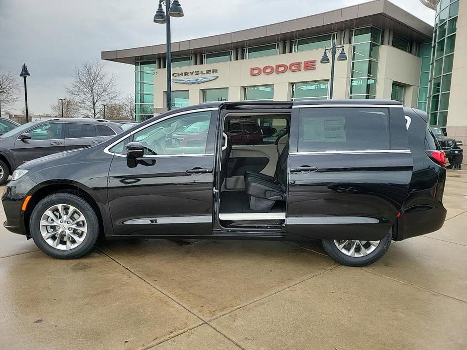 new 2024 Chrysler Pacifica car, priced at $44,688