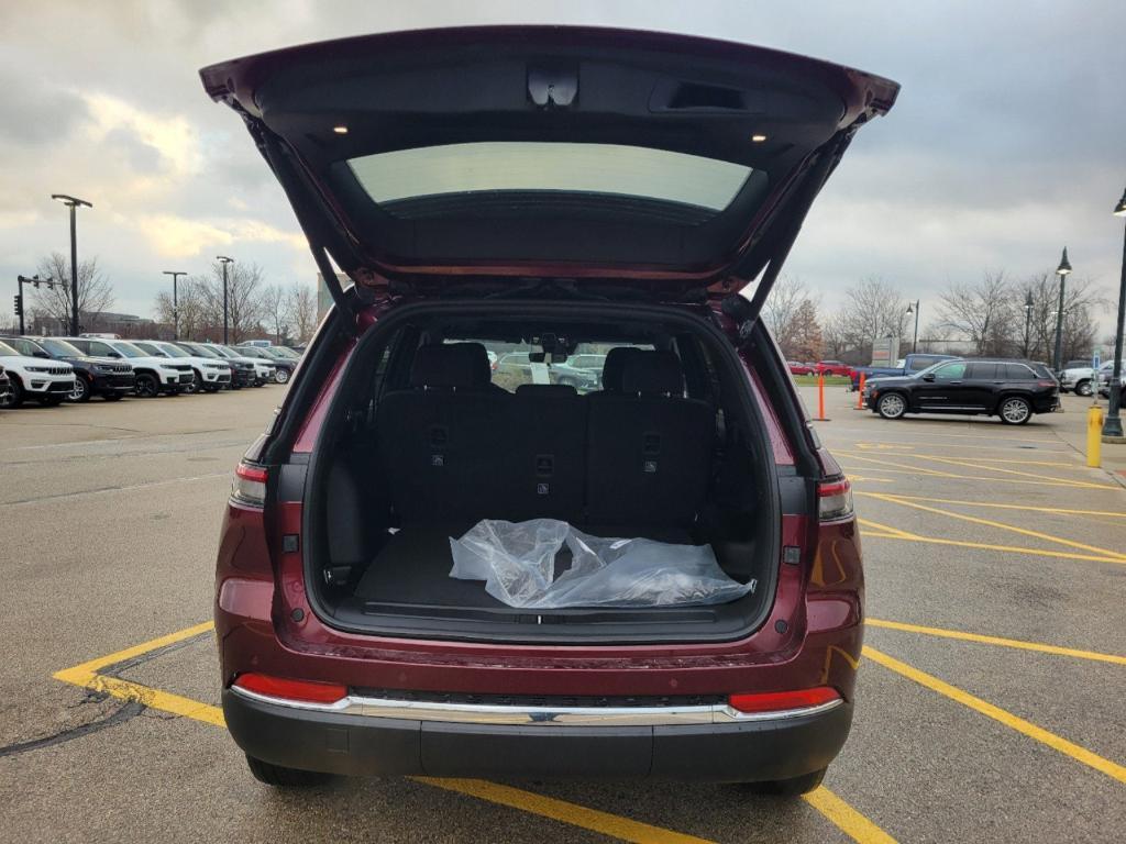 new 2025 Jeep Grand Cherokee car, priced at $39,770