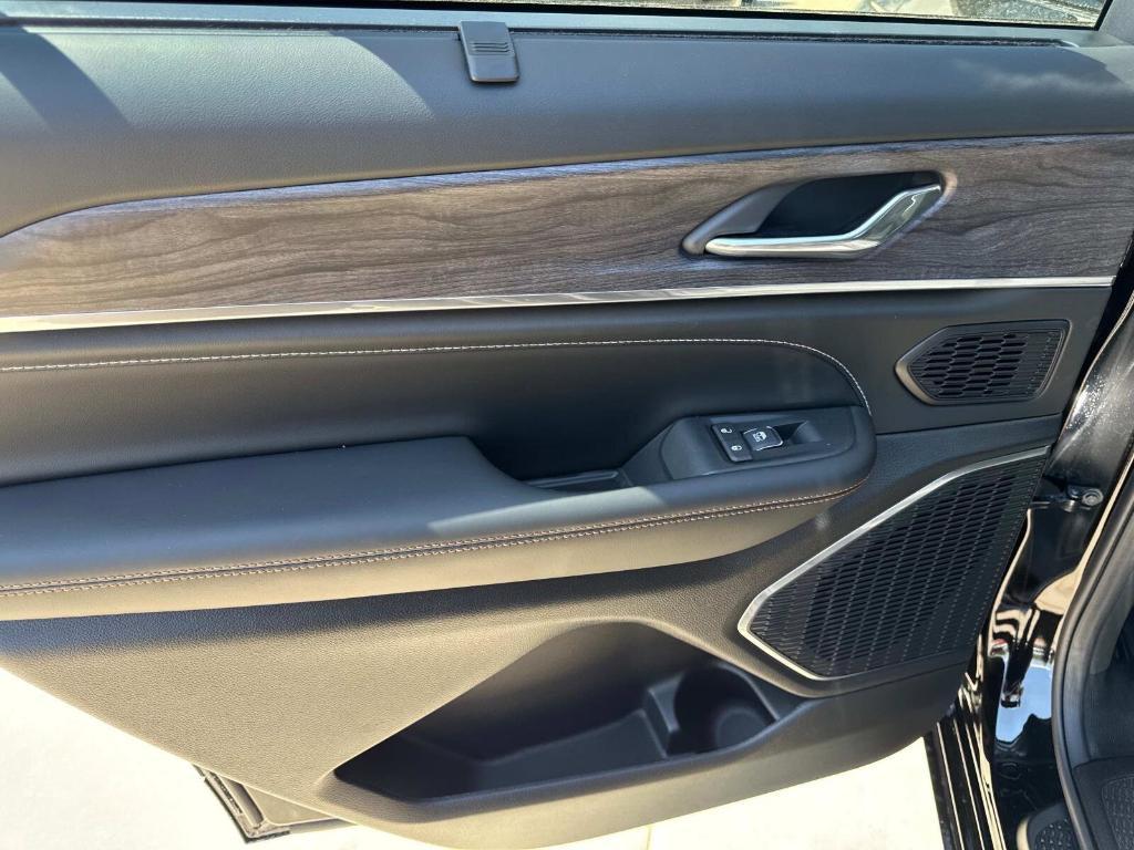 new 2025 Jeep Grand Cherokee L car, priced at $59,652