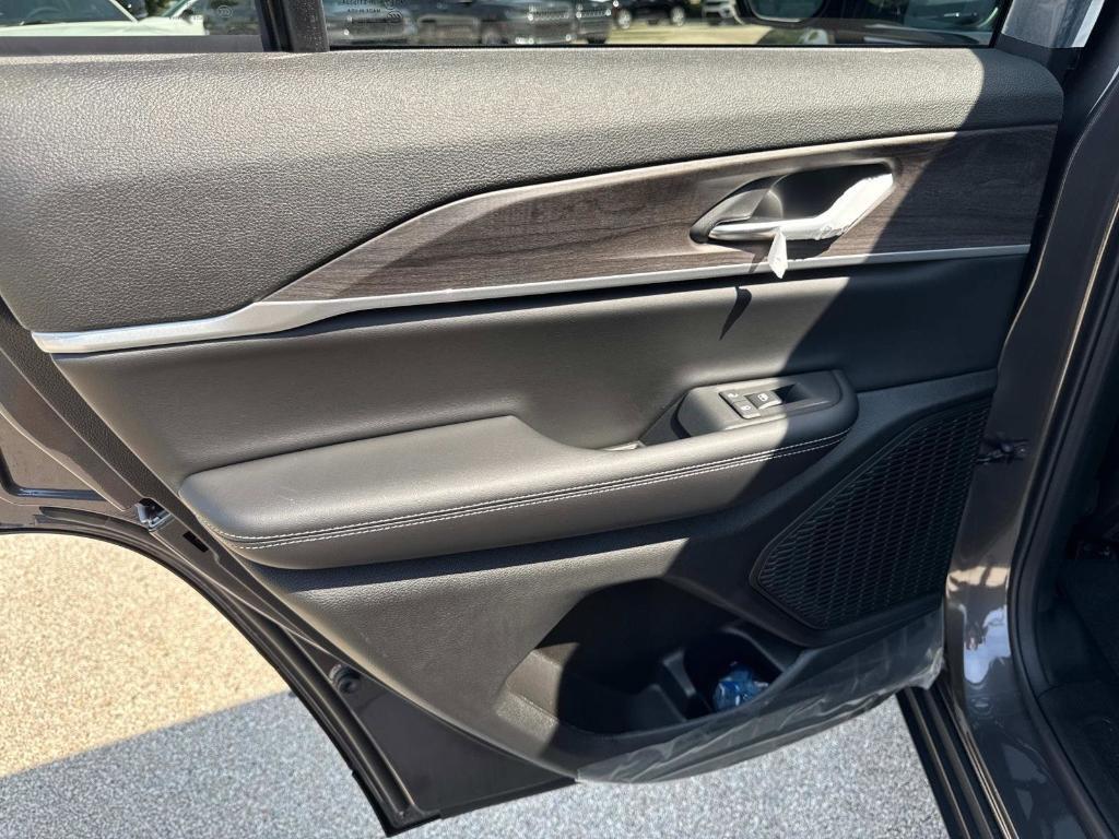 new 2025 Jeep Grand Cherokee car, priced at $45,263