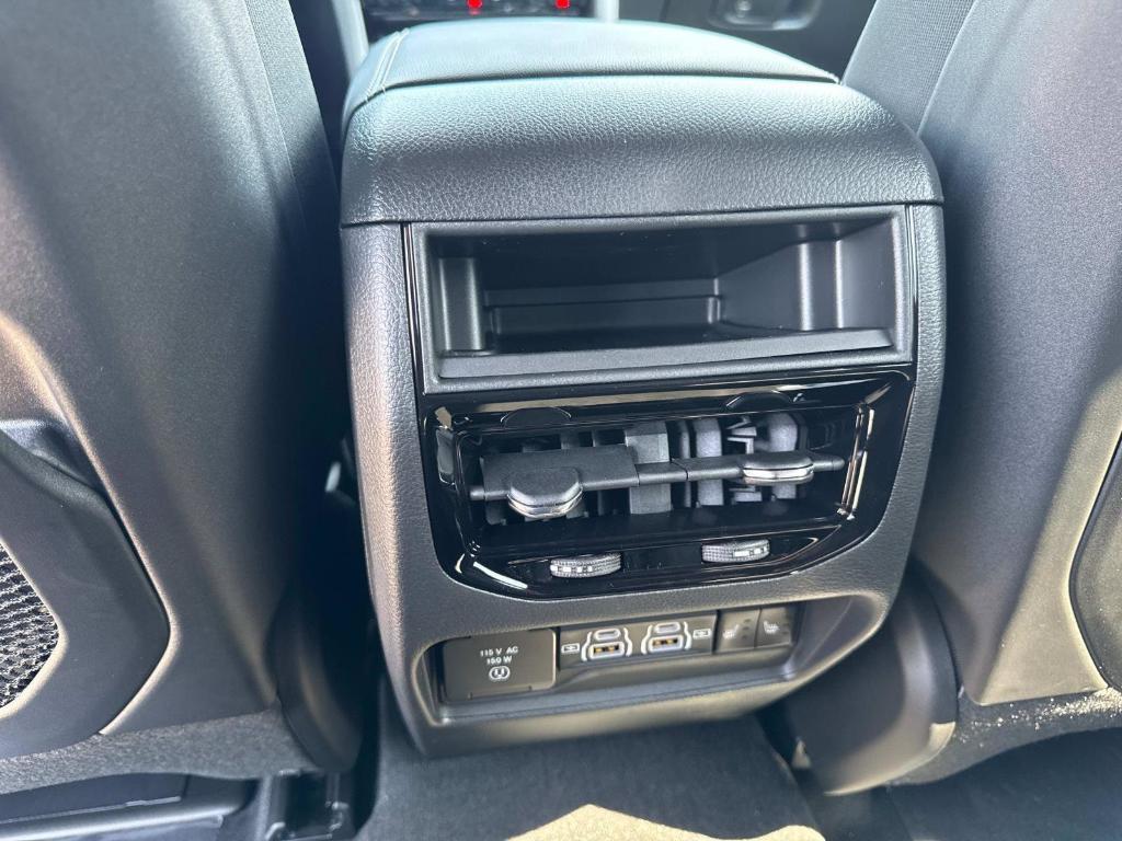 new 2025 Jeep Grand Cherokee car, priced at $45,263