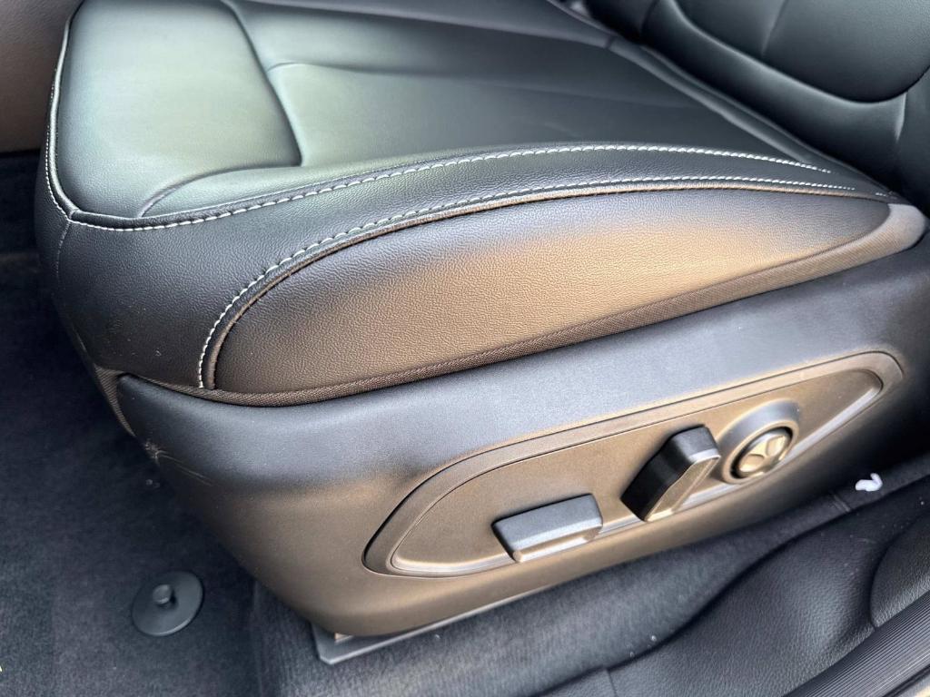 new 2025 Jeep Grand Cherokee car, priced at $45,263