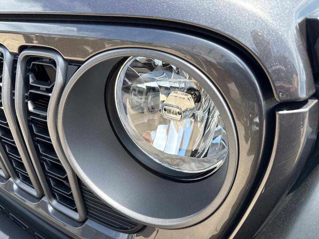 new 2025 Jeep Wrangler car, priced at $51,506
