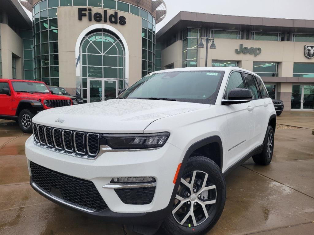 new 2025 Jeep Grand Cherokee car, priced at $45,015