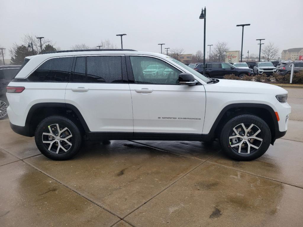 new 2025 Jeep Grand Cherokee car, priced at $45,015