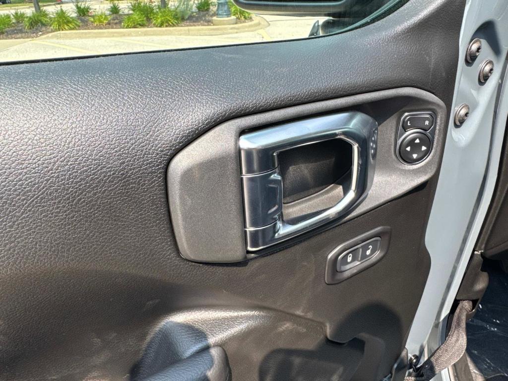 new 2025 Jeep Wrangler car, priced at $49,163