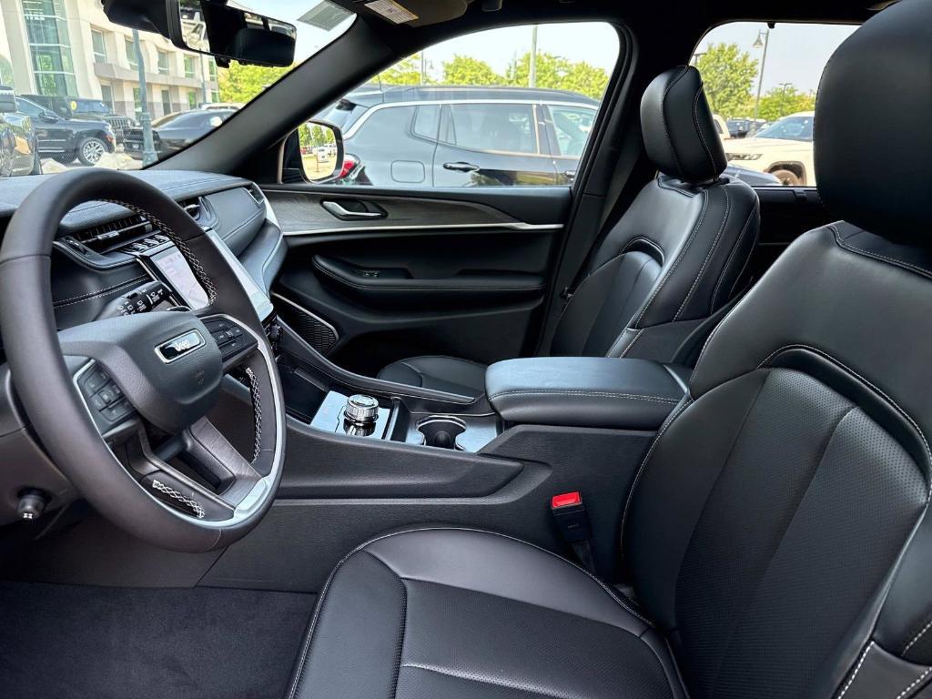 new 2025 Jeep Grand Cherokee car, priced at $54,566