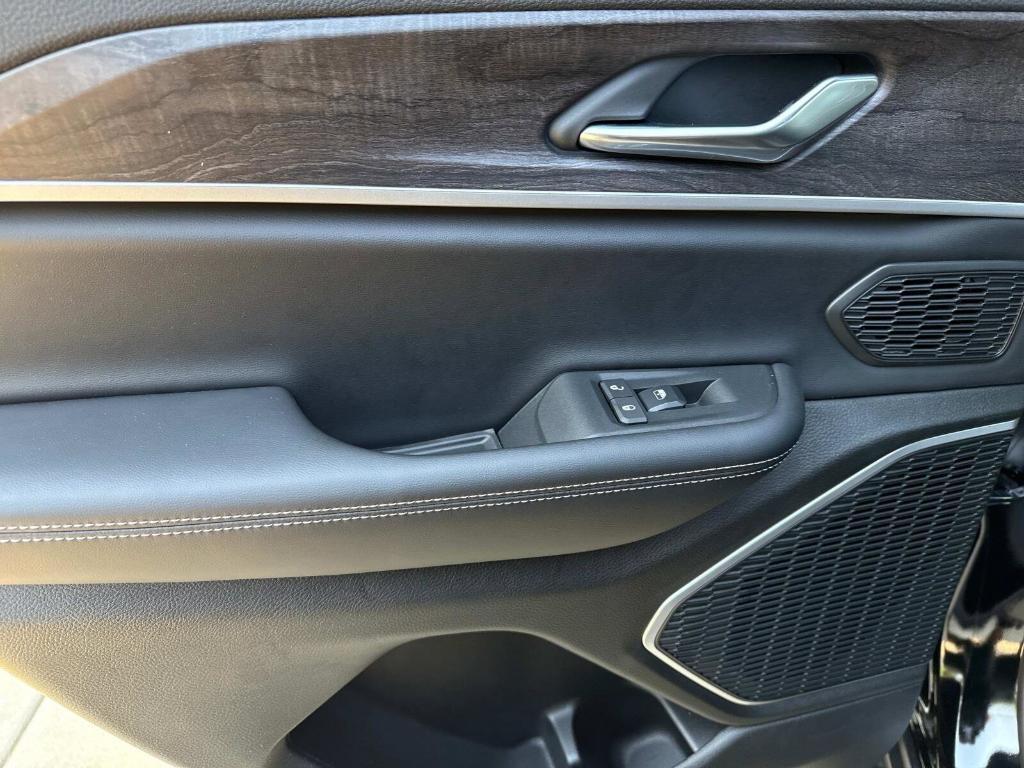 new 2025 Jeep Grand Cherokee car, priced at $54,566