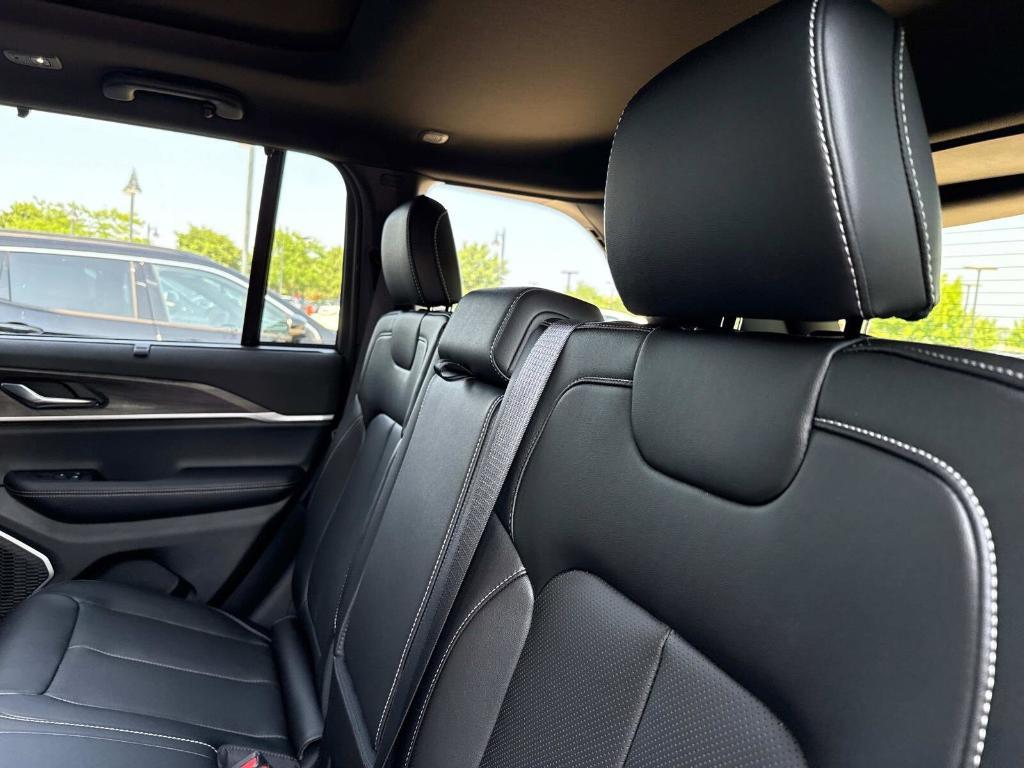 new 2025 Jeep Grand Cherokee car, priced at $54,566