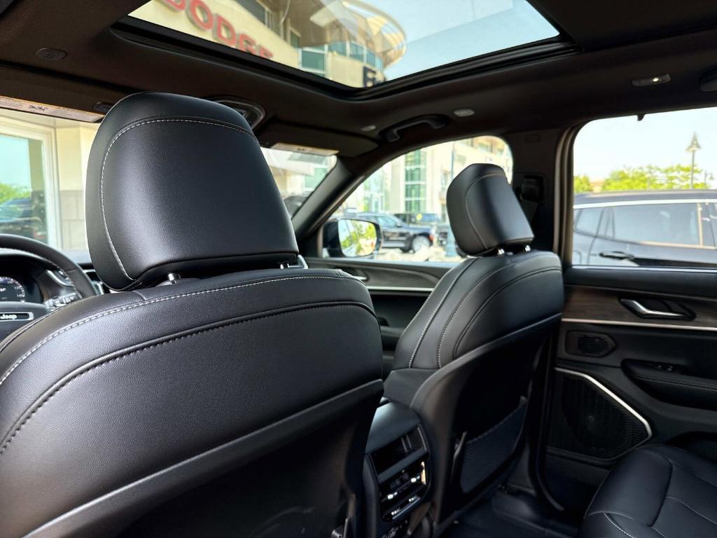 new 2025 Jeep Grand Cherokee car, priced at $54,566