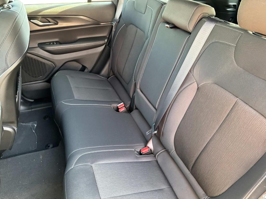 new 2025 Jeep Grand Cherokee car, priced at $42,067