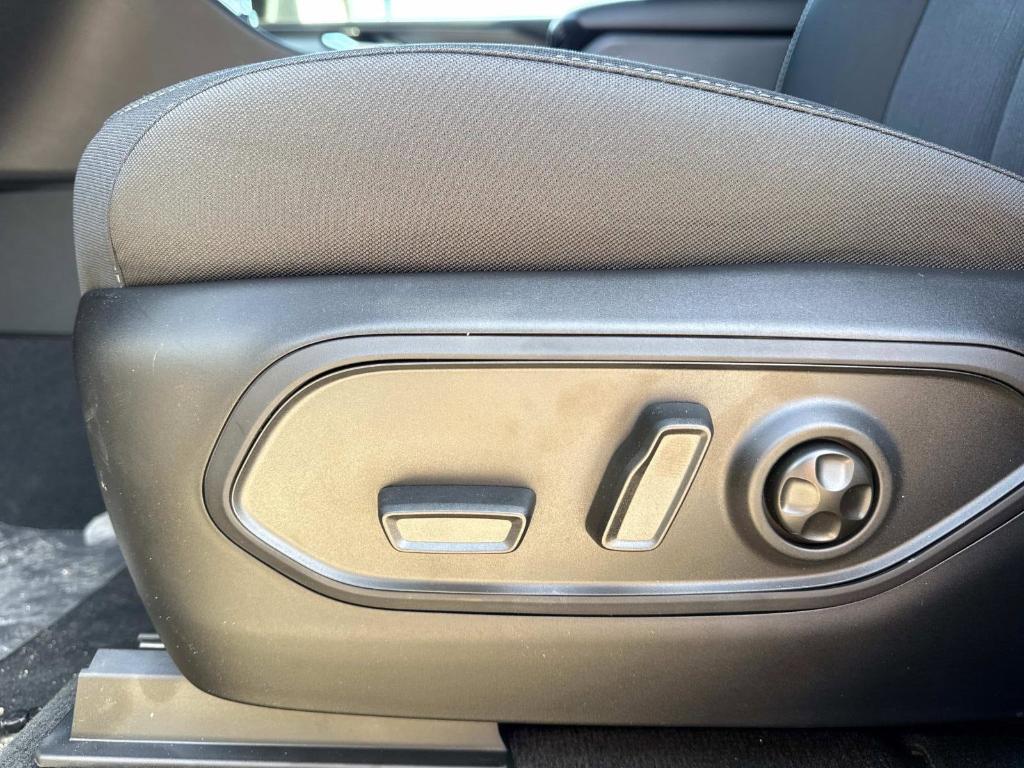 new 2025 Jeep Grand Cherokee car, priced at $40,685