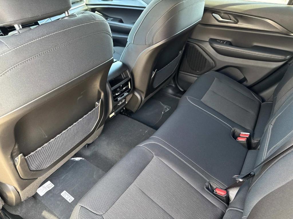 new 2025 Jeep Grand Cherokee car, priced at $40,685
