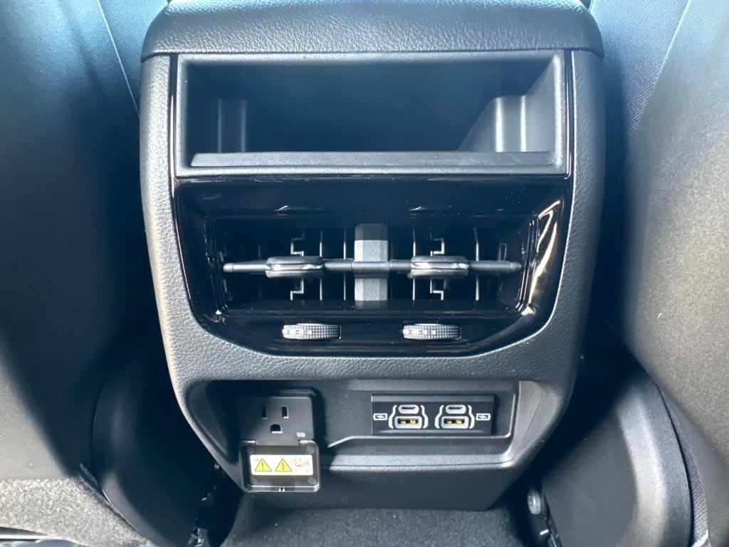new 2025 Jeep Grand Cherokee car, priced at $42,067